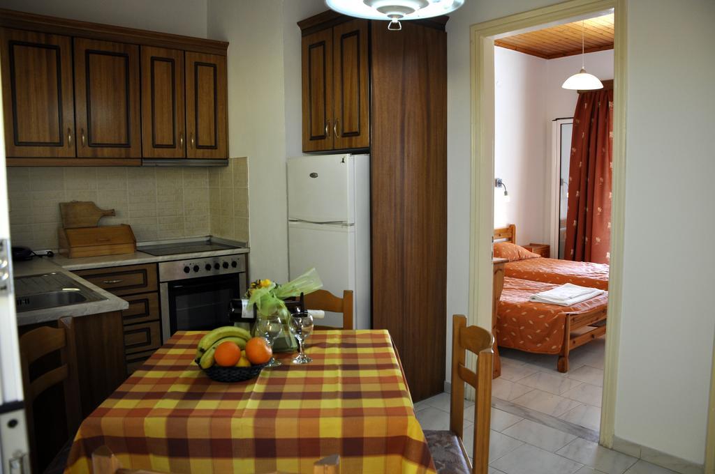 Stella'S Apartments Agios Gordios  Zimmer foto